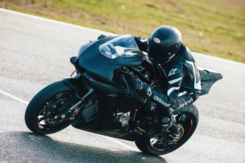 motoamerica superstock1000 josh herrin test yamahar1