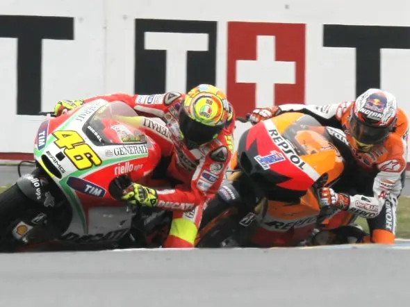 motogp rossi vs stoner lemans