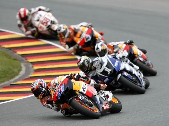 motogp sachsenring 2011 battle