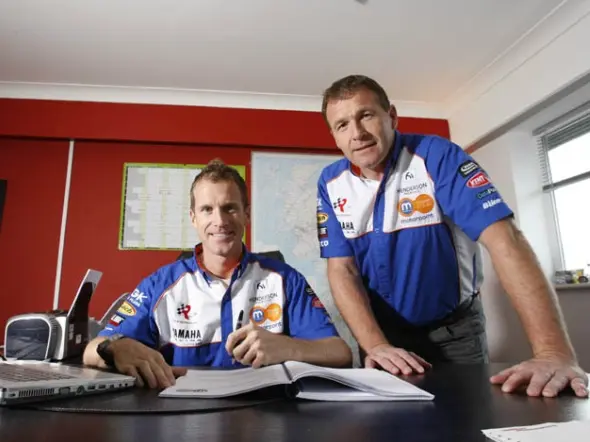 neil hodgson sign rob mac racing