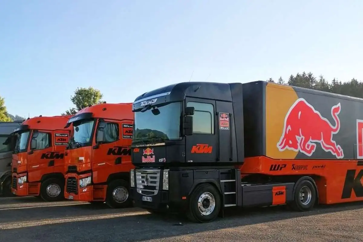 paddock motogp