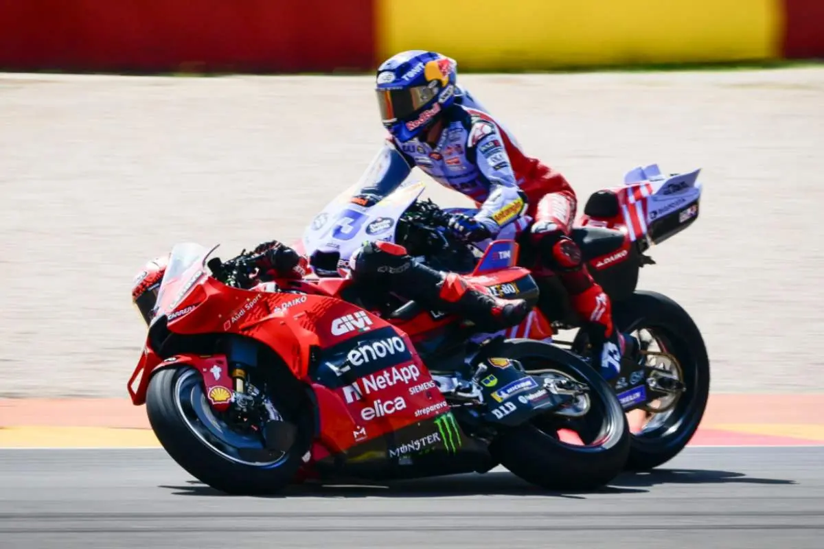 pecco bagnaia e alex marquez incidente aragon