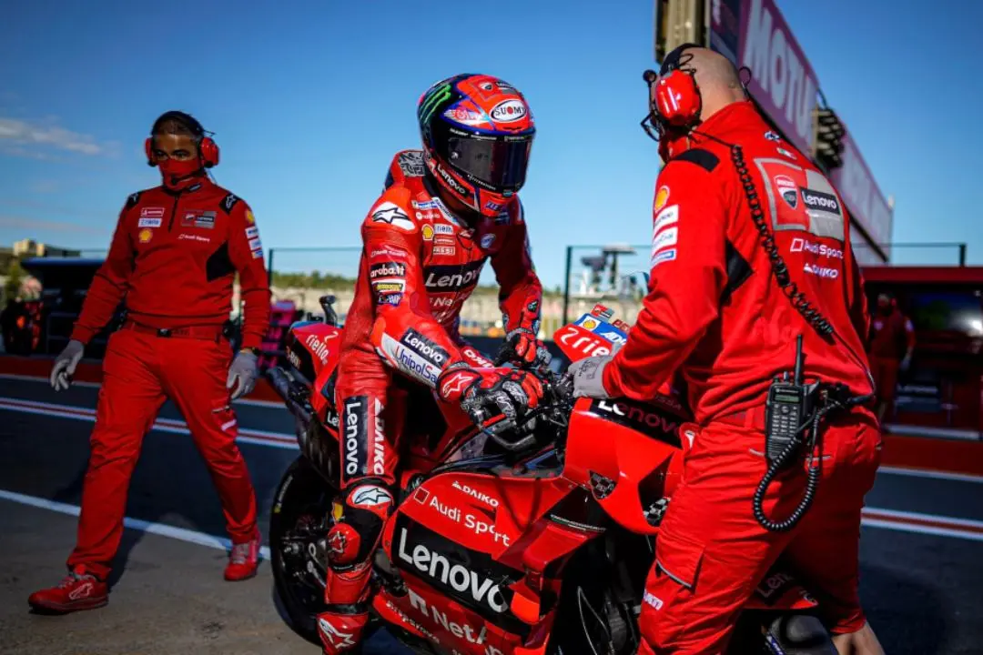pecco bagnaia motogp valencia 2021