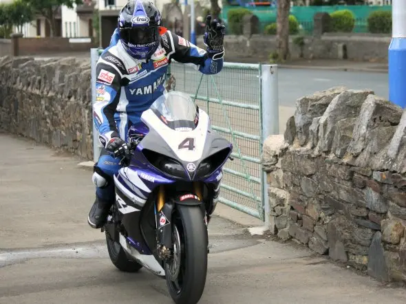 road iomtt ian hutchinson parade 2011
