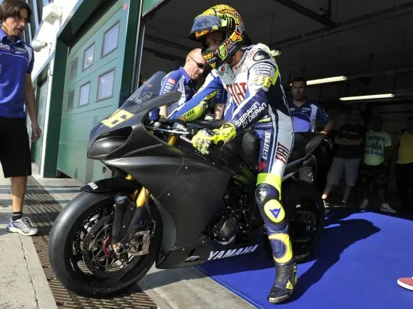 rossi box misano r1