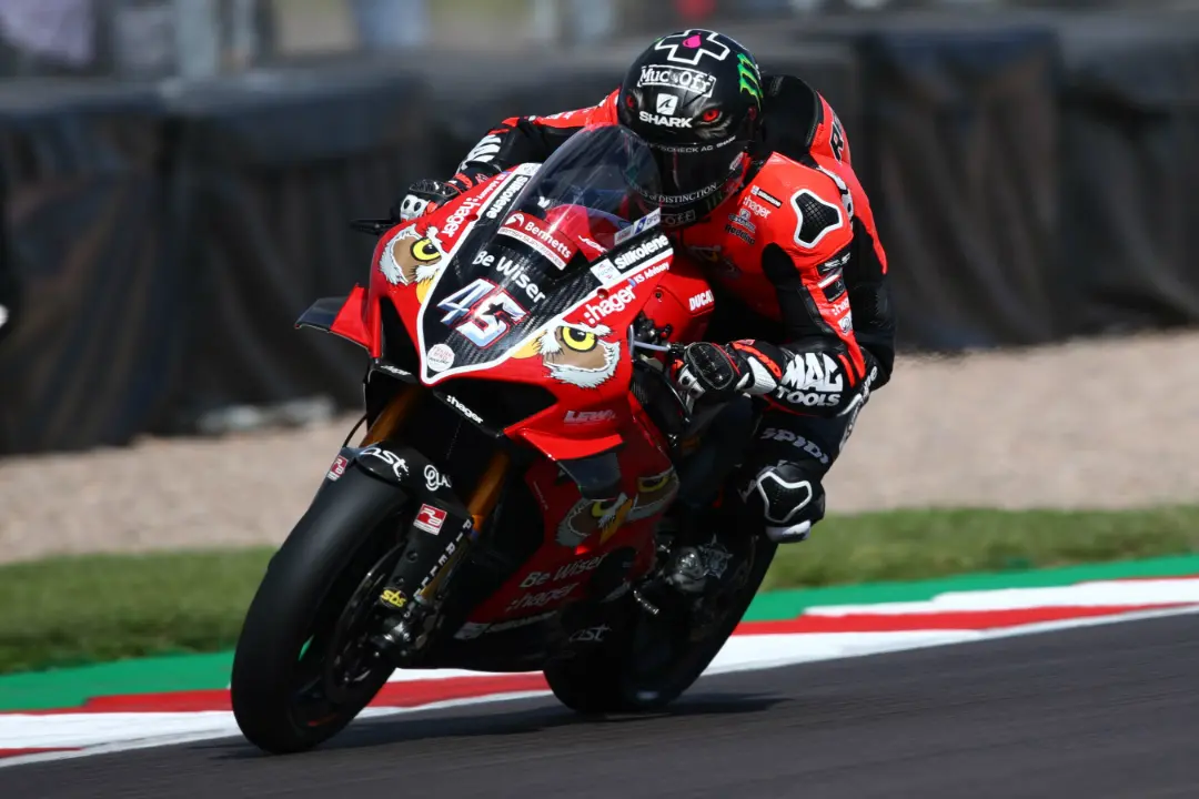 scott redding wins race1 donington