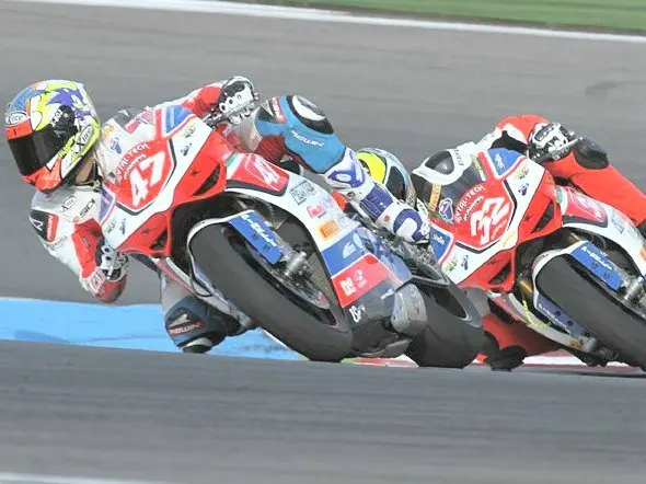 superstock1000 portimao lamarra savadori 2012