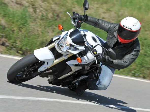 suzuki gsr750