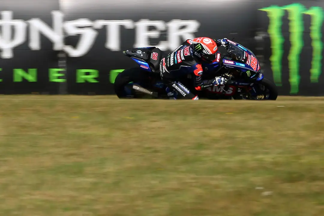 tarran mackenzie thruxton mcamsyamaha
