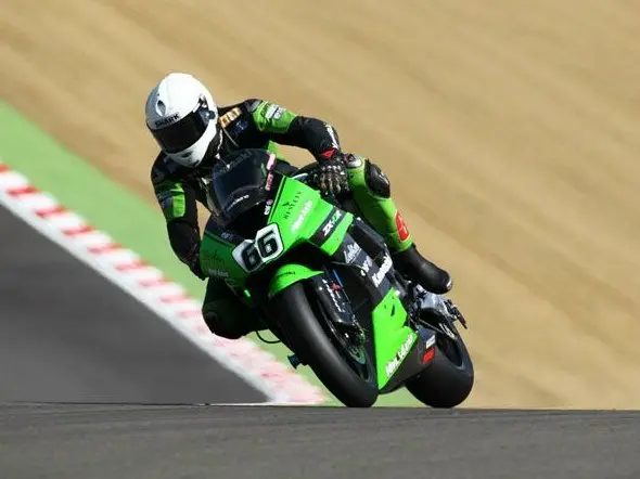 tom sykes race2 brandshatch bsb 2010