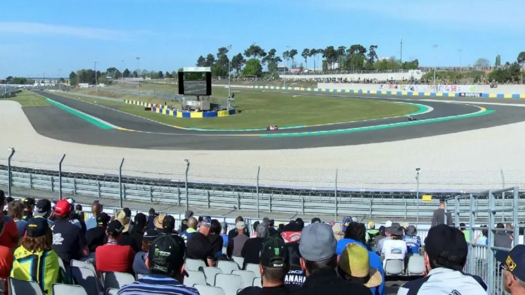 tribune ktm 2017 circuit du bugatti le mans motogp e1557732624898