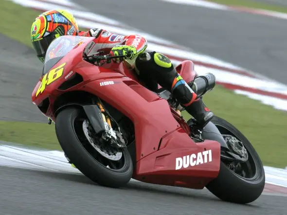valentino rossi silverstone 1198 1
