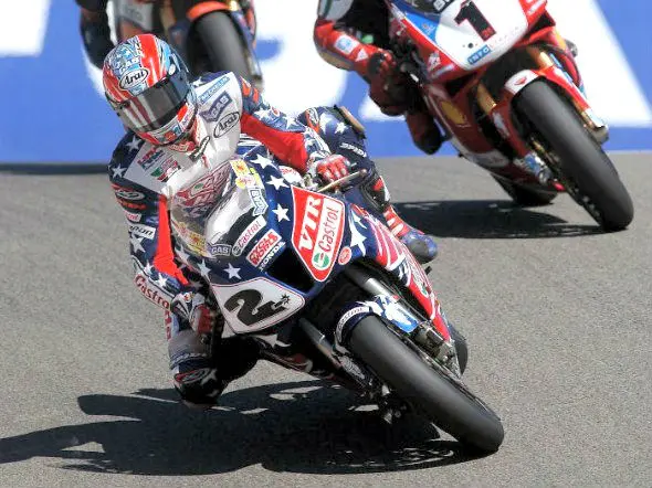 world superbike laguna seca corkscrew edwards 20022