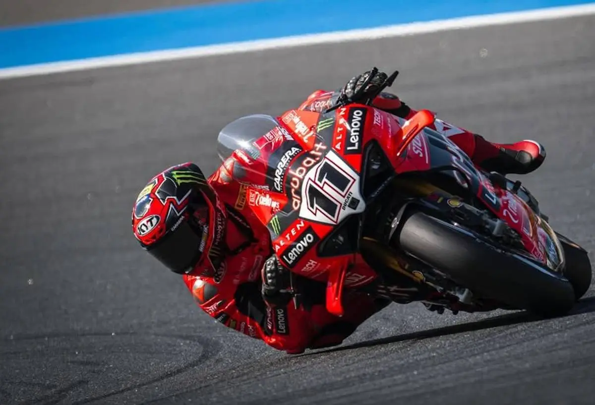 Nicolò Bulega è stato il più veloce nelle prime prove del Mondiale Superbike a Jerez, Spagna
