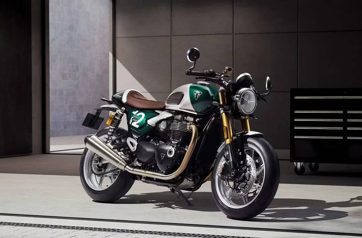 1-triumph-speed-twin-1200-rs-my26-hero