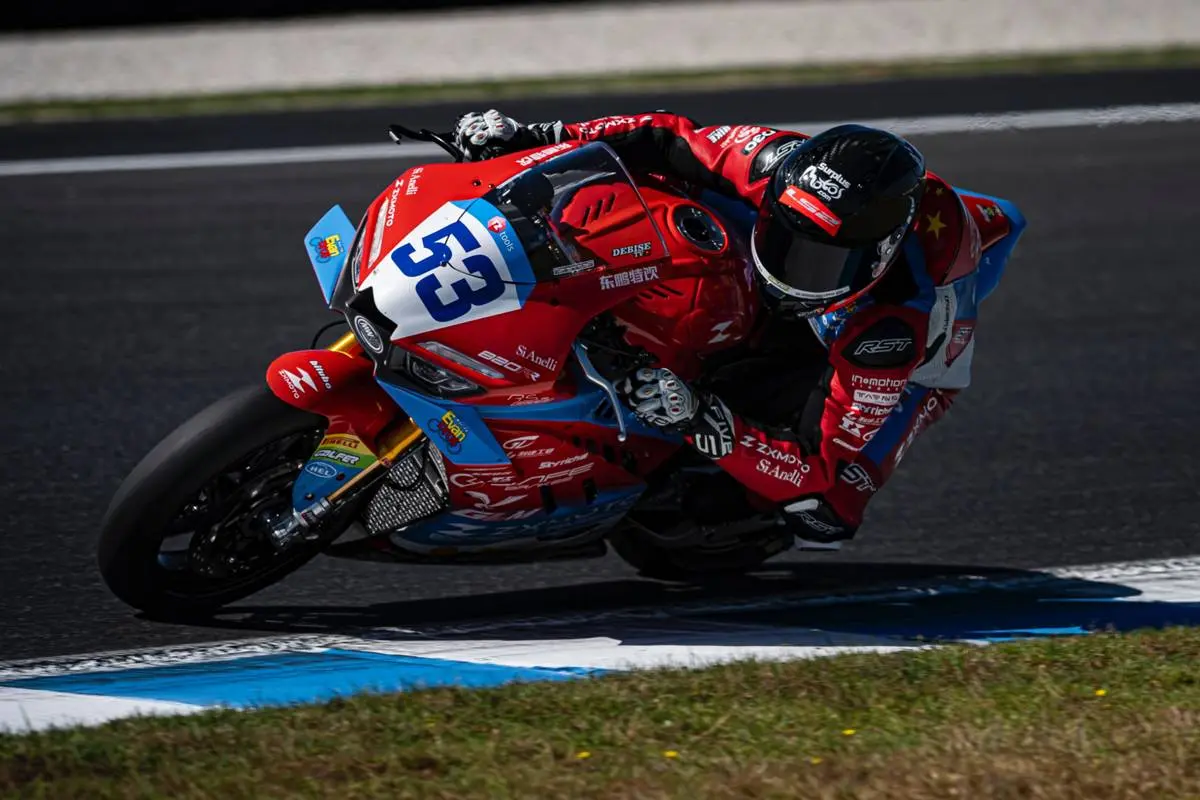 Debise subito in prima fila su ZxMoto