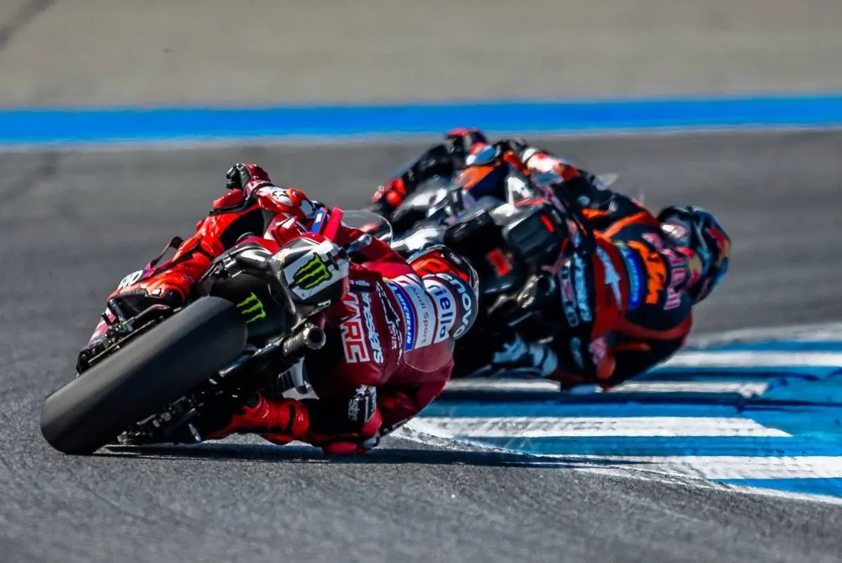 Pedro Acosta e Marc Marquez