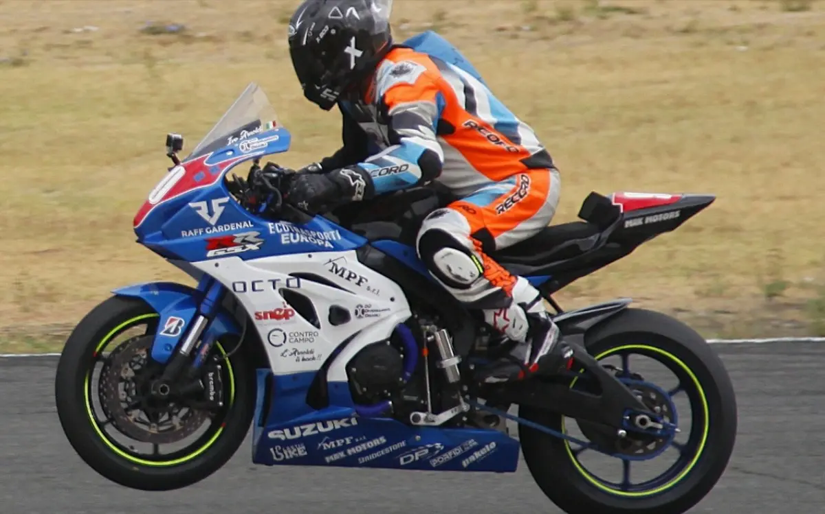 La storia di Moto di Ivo Arnoldi: l'impennata che figata