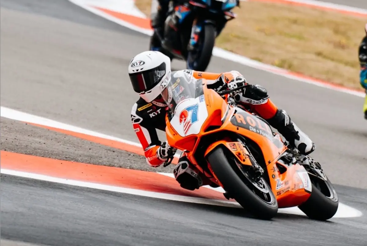 Alessandro Di Mario impegnato nella Supersport del MotoAmerica a The Ridge