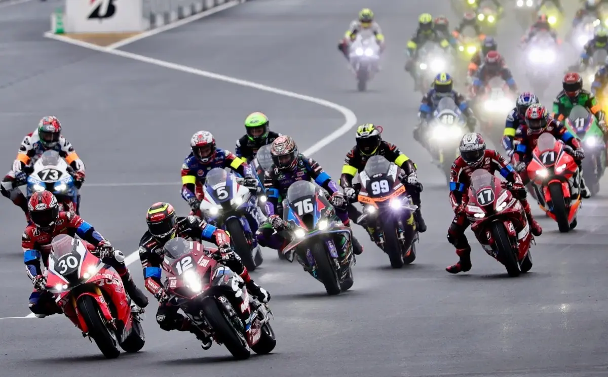 8 Ore Suzuka: la partenza sul bagnato