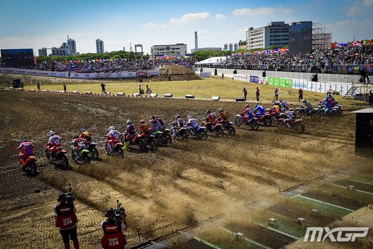 MXGP-START-MOTOCROSS-CINA