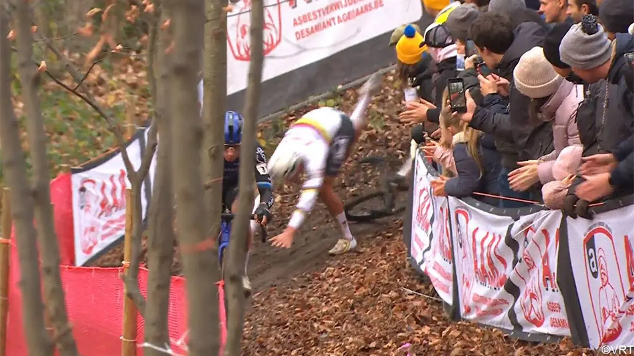 Mathieu van der Poel crashes in his first cyclocross race of 2025/26