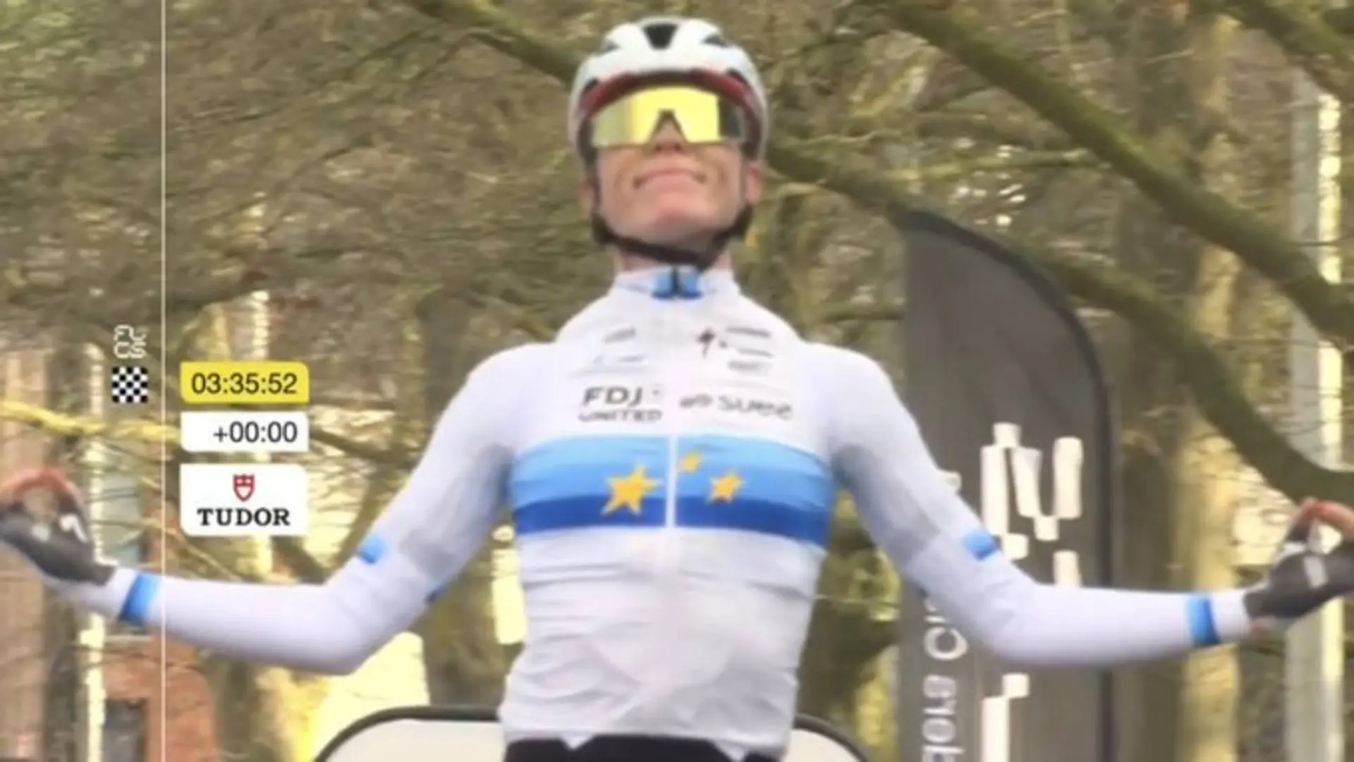 Demi Vollering celebrates her win at Omloop Het Nieuwsblad 2026