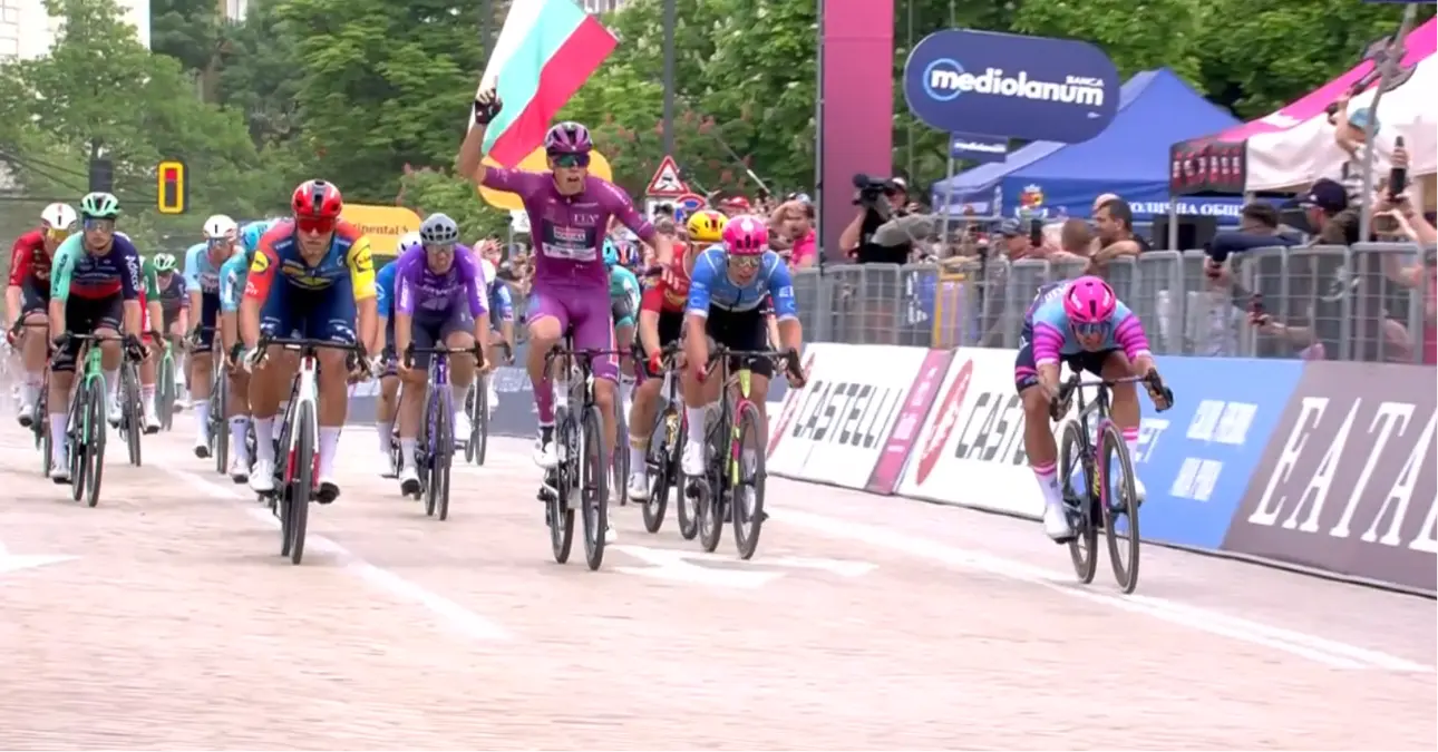 Paul Magnier wons stage 3 of Giro 2026