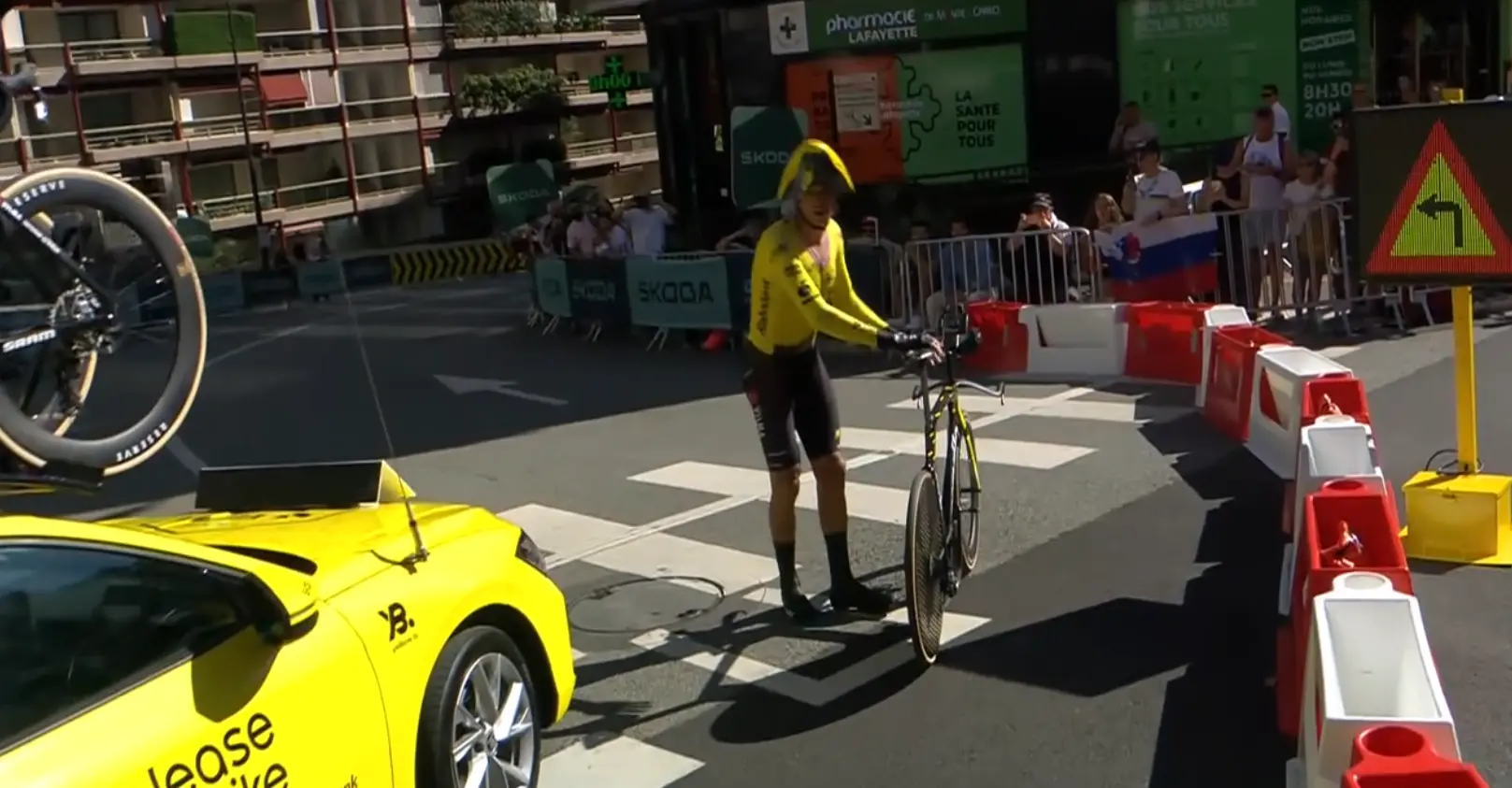 Bike change for Bruno Armirail (Team Visma | Lease a Bike).