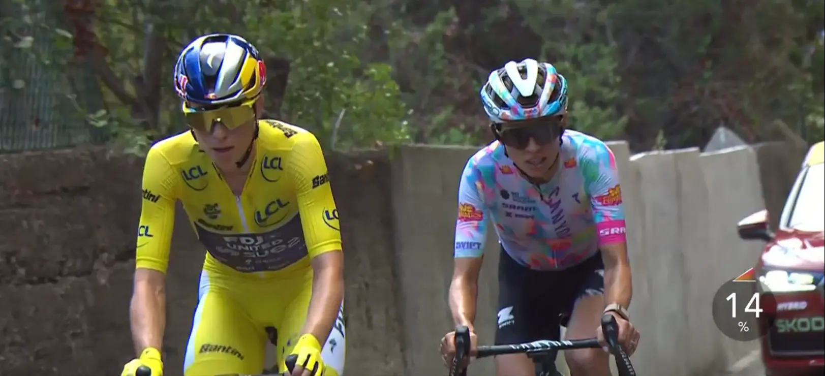 Demi Vollering and Kasia Niewiadoma on Col d'Èze