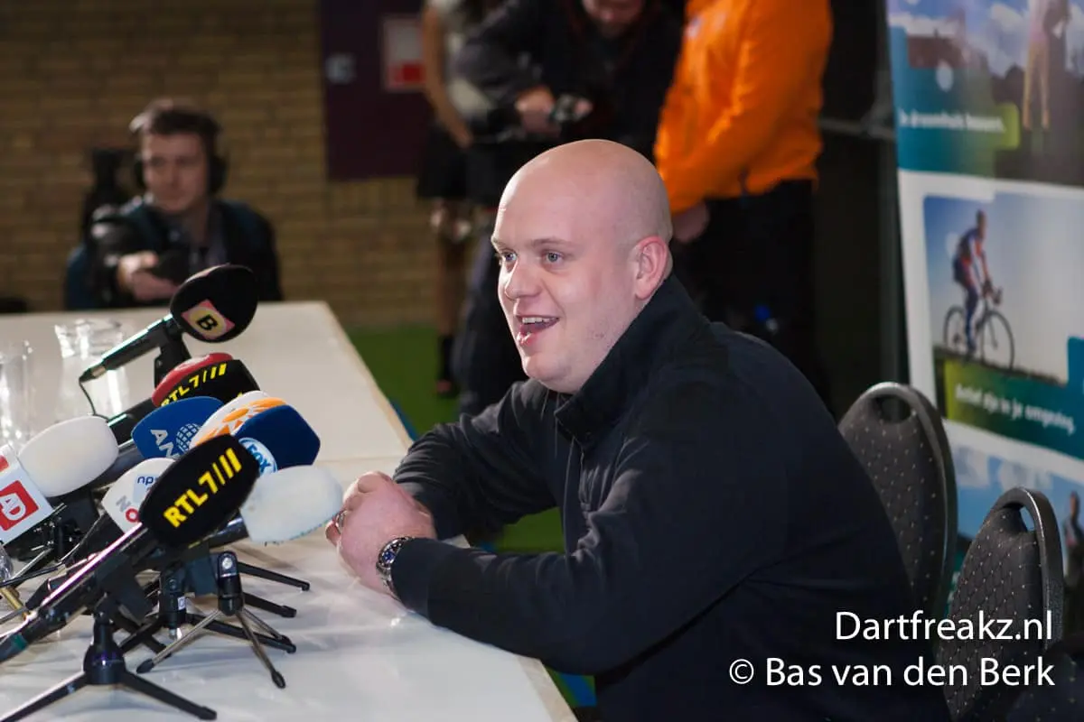 5 01 2017 Bas van den Berk Huldiging Michael van Gerwen 0974 16570
