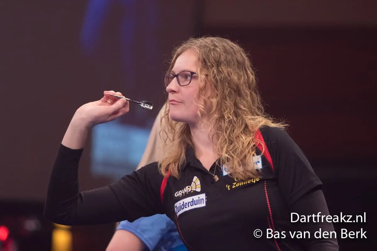 Aileen de Graaf 10 12 2016 Bas van den Berk Finder Darts Masters 2016 0_15200
