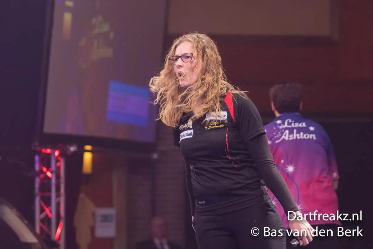 Aileen de Graaf 11 12 2016 Bas van den Berk Finder Darts Masters 2016 0 15330