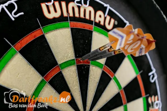 Algemeen dartbord op een dartbaan 57187
