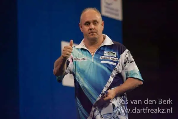 Ian White1