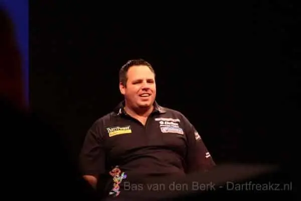 Lewis Adrian knieenEPC11