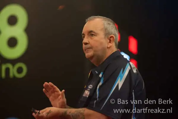 Phil Taylor respect EuropeanChampionship2014 8535