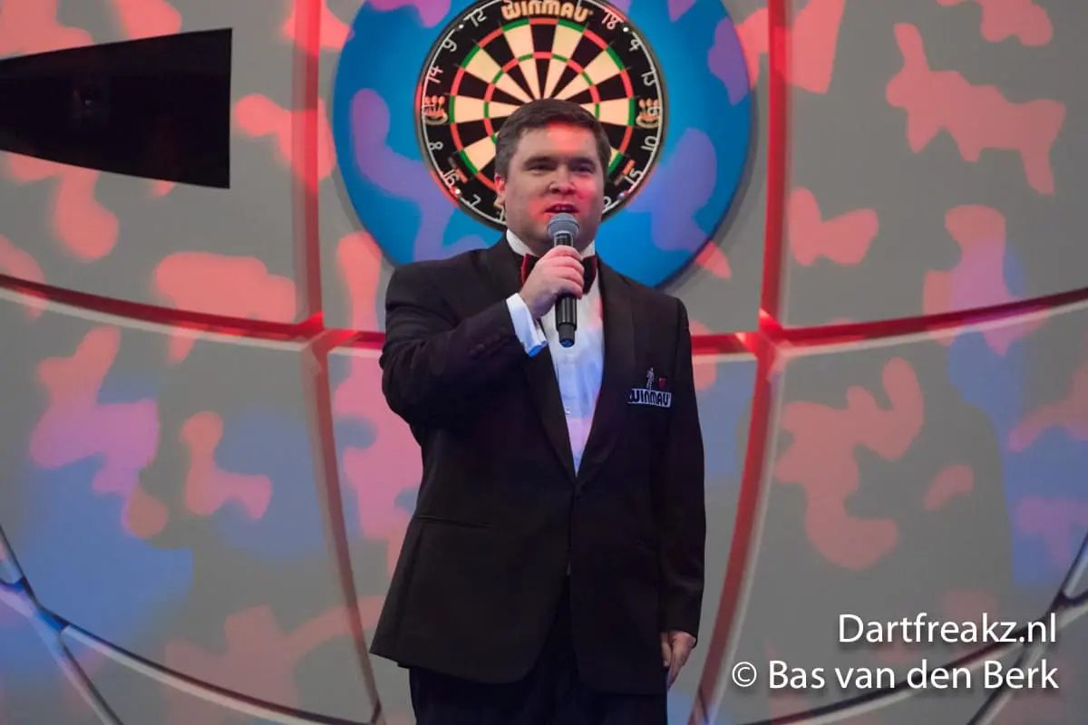 Richard Ashdown 9 12 2016 Bas van den Berk Finder Darts Masters 2016 0 14967