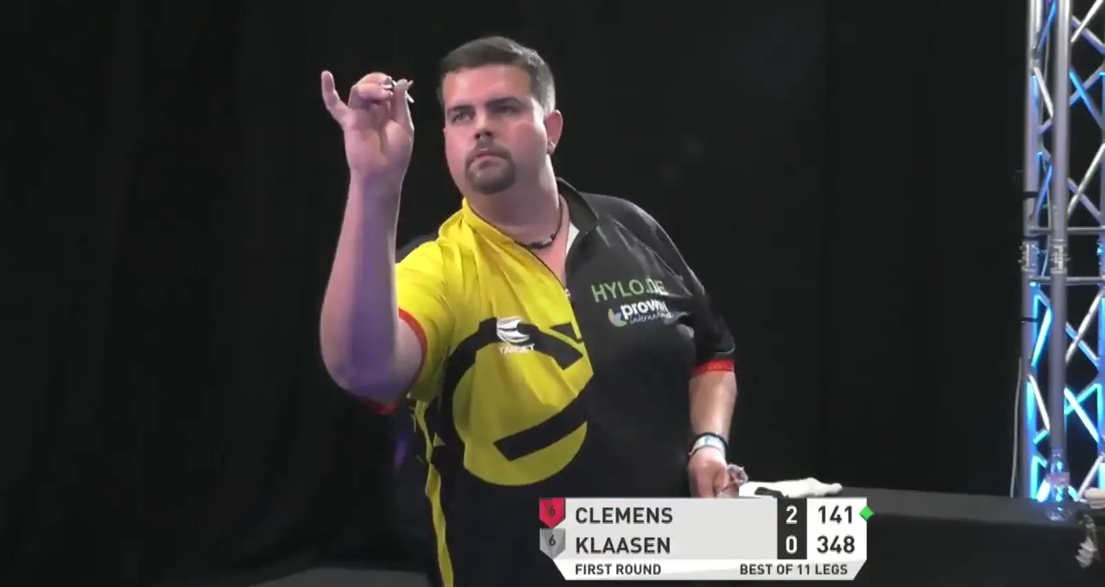 2021 07 08 14 10 46 1 PDC Darts on Twitter  🚨 𝙉𝙄𝙉𝙀 𝘿𝘼𝙍𝙏𝙀𝙍 🚨 Gabriel Clemens missed Do