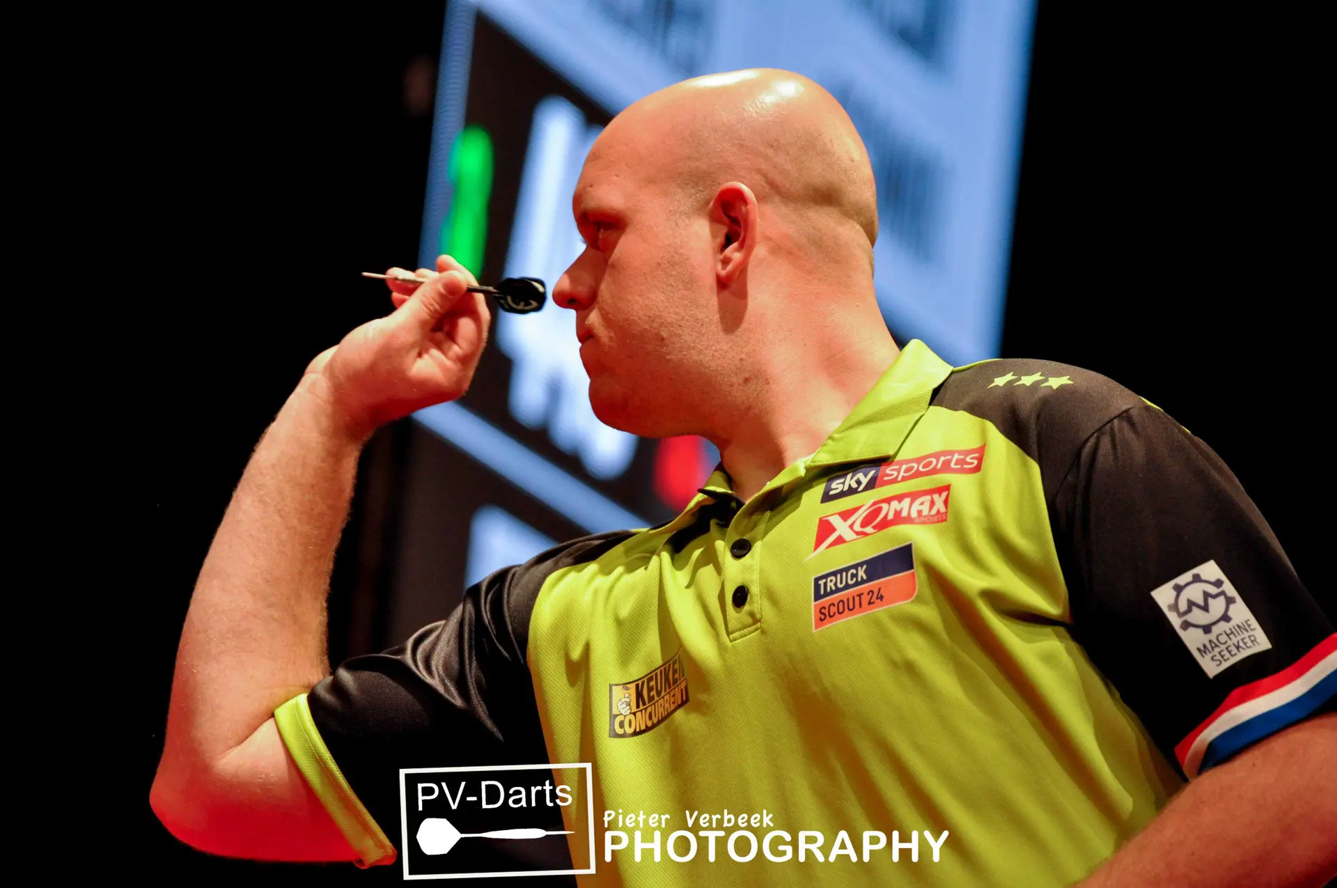 Michael van Gerwen DDM19 R2 3