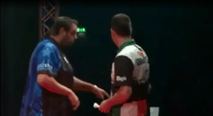 2019 09 18 14 17 25 Lewis en OConnor ruziën over water RTL Darts Video