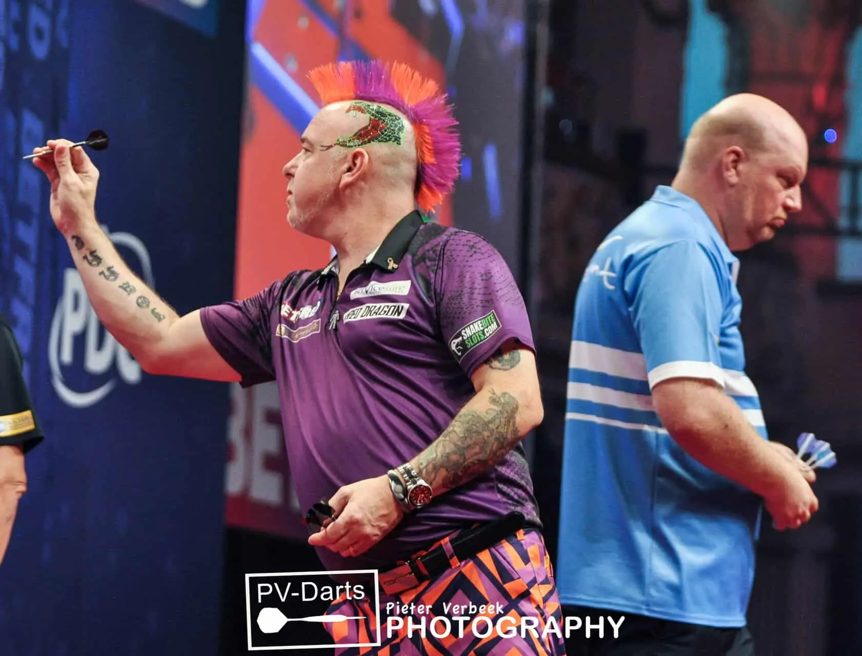 Peter Wright WMP19 R1 1