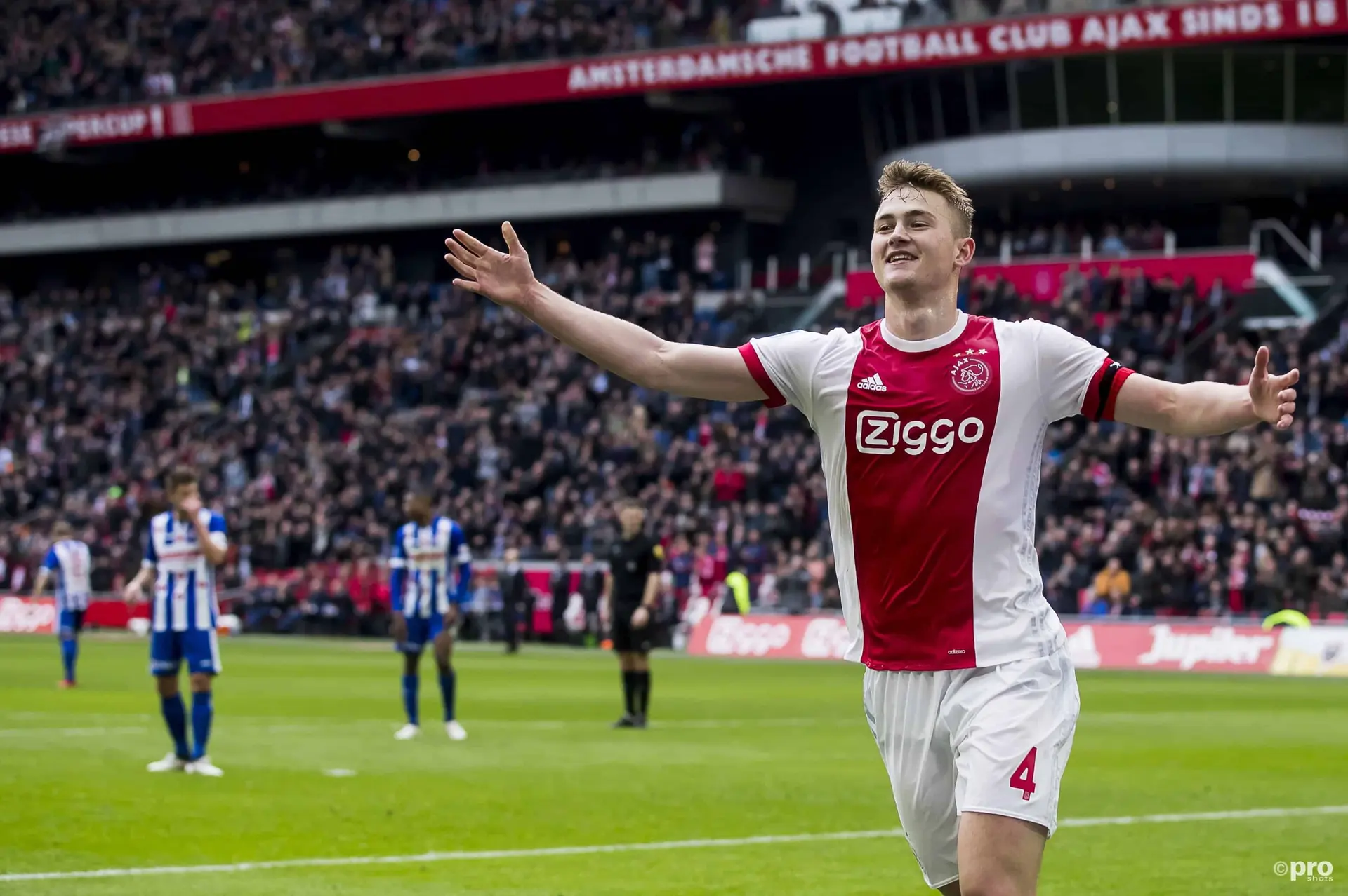 Ligt Matthijsde AjaxHeerenveen1718