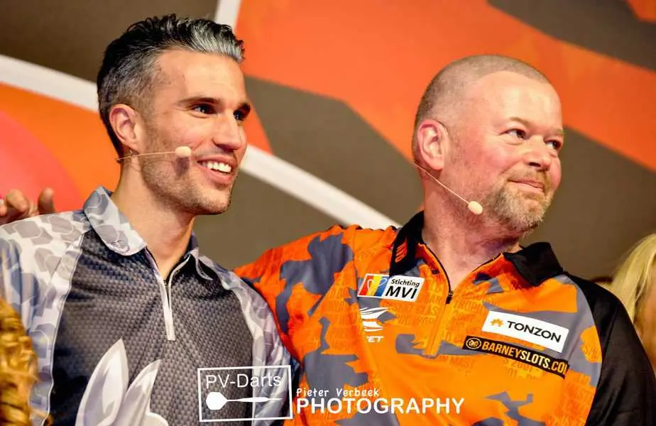 Robin van Persie Raymond van Barneveld scaled