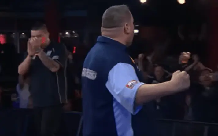 2019 11 19 00_24_02 NINE DARTER _ Alan Norris hits the FIRST EVER nine at the Players Championship F