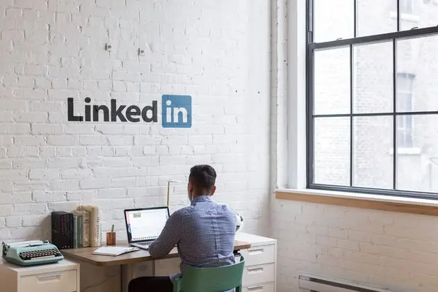 inlytics linkedin analytics tool h4qsn5twfls unsplash