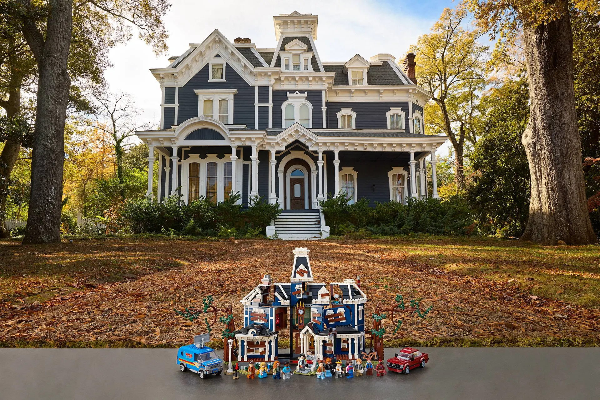 02 - LEGO Creel House in front of Creel House, Atlanta_transformed
