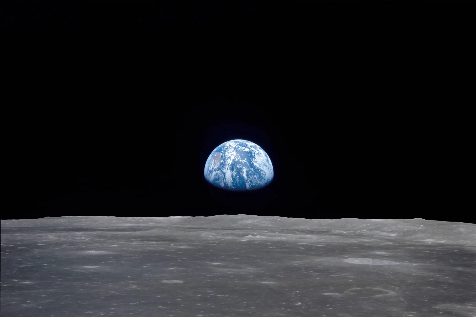 Earthrise - moon