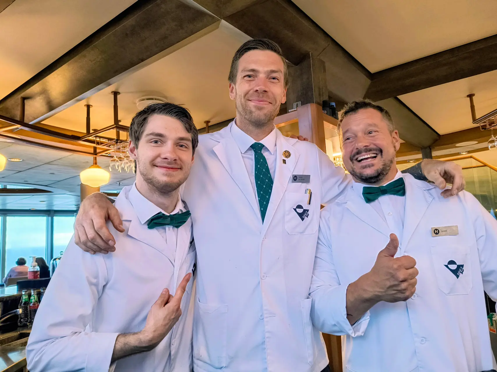Tre glade bartendere