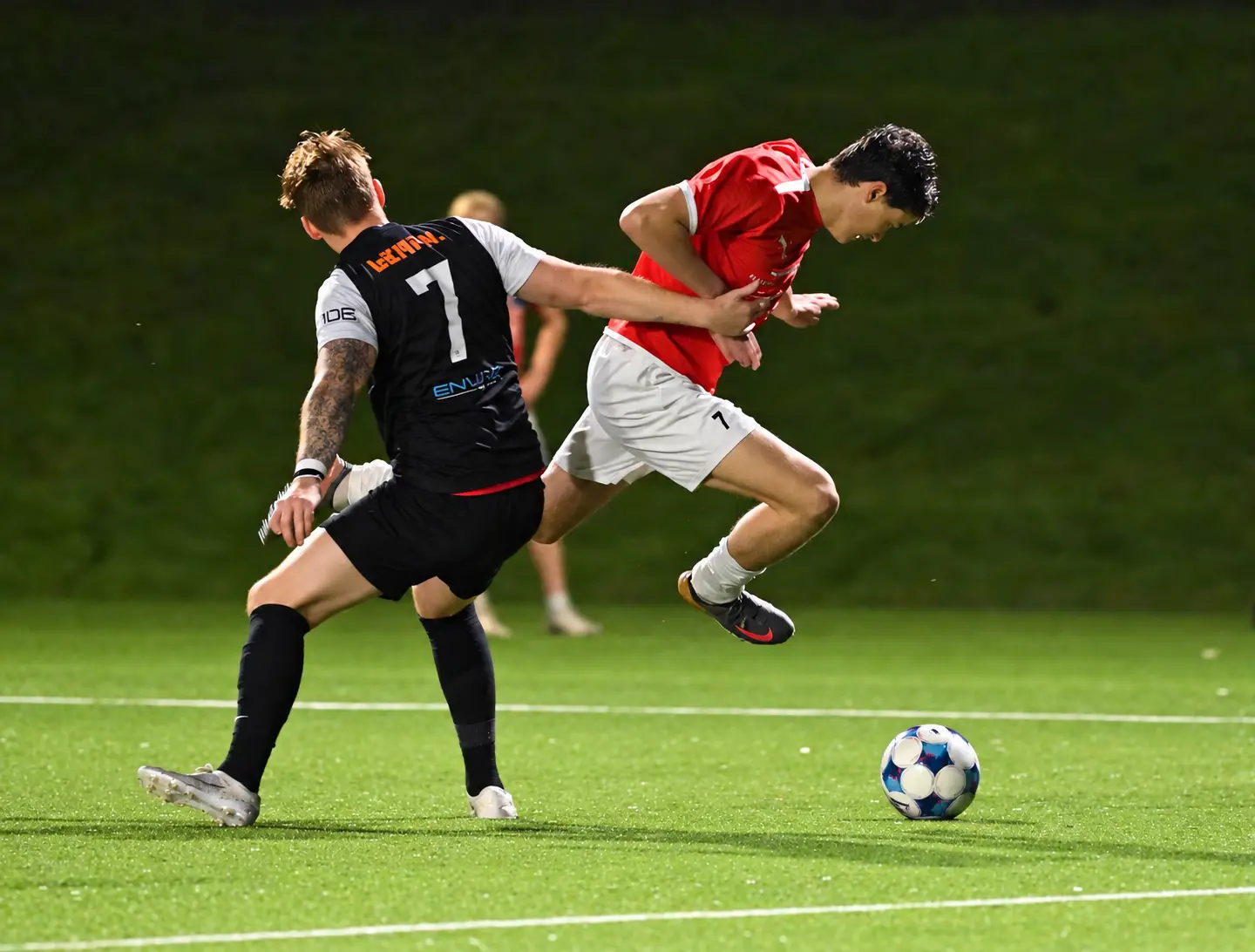 Nattlig fotballkamp i høy fart
